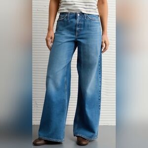 NWT Strigid American Eagle Dreamy Drape Ultra Wide Leg Jeans. Size 6